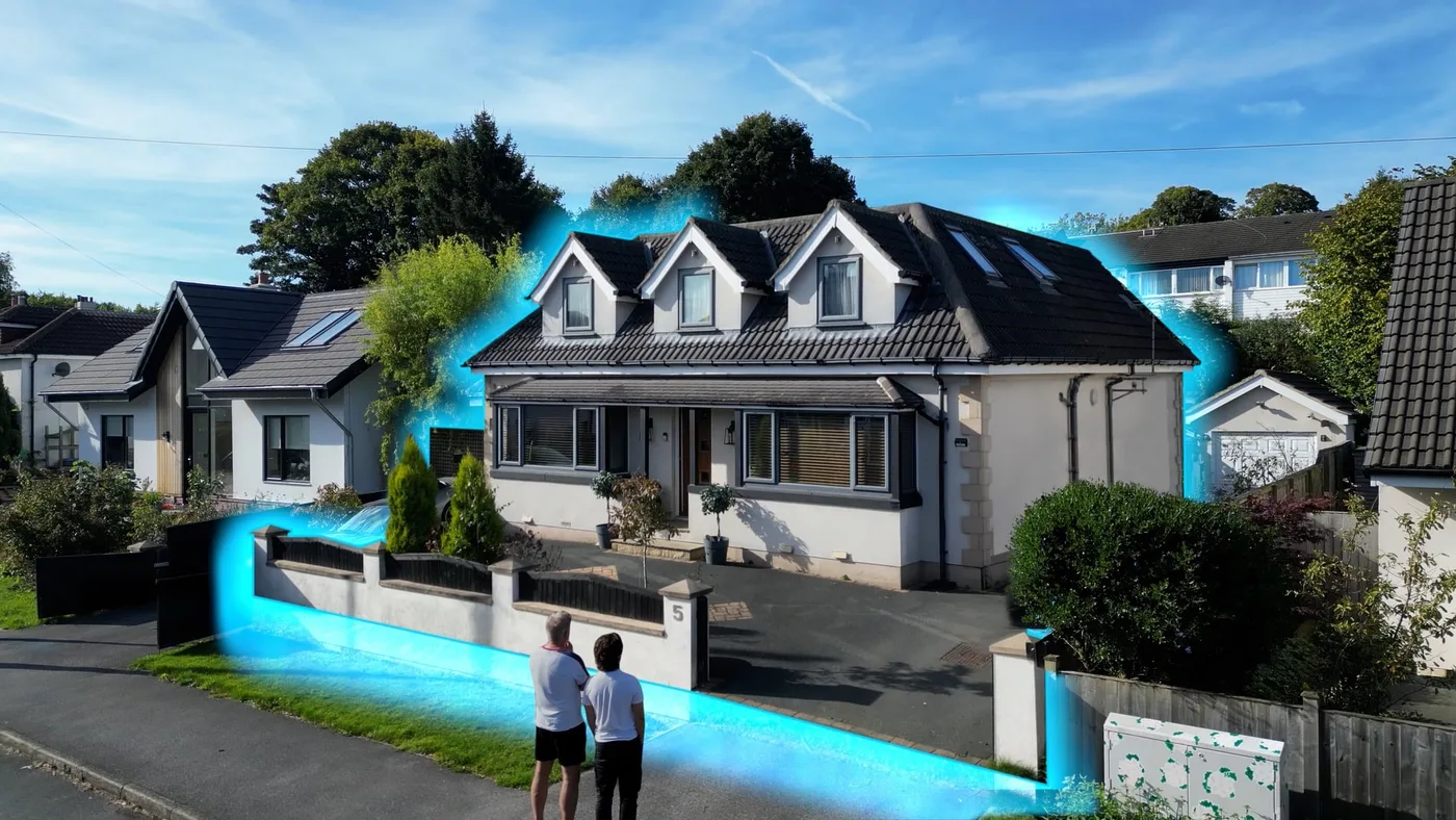 iamproperty team in the office